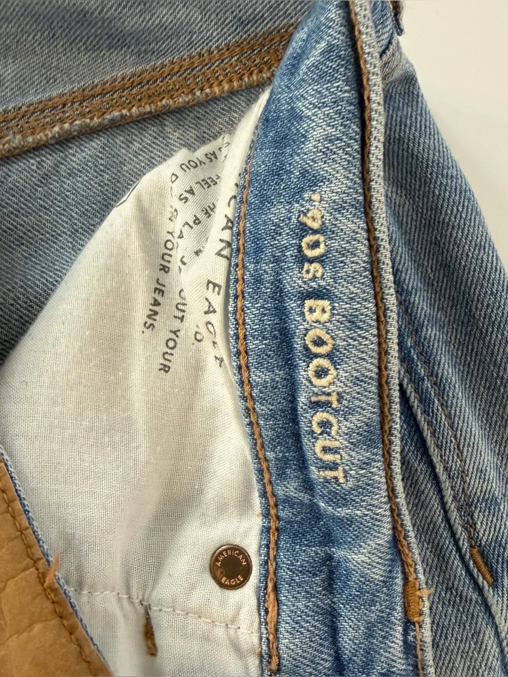 American Eagle Jeans Womens 6 Regular 90s Bootcut Distressed Light Wash - Picture 4 of 8